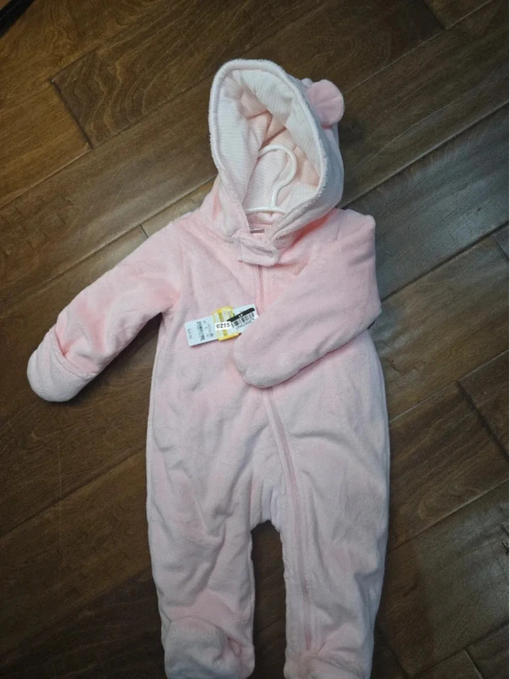 6m brand new snow suit from carter's item. 215G1